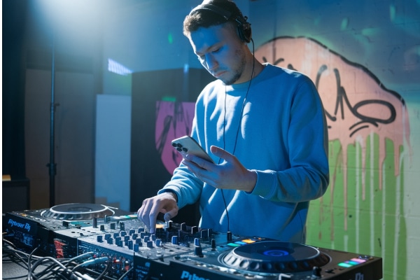 Apple Music DJ